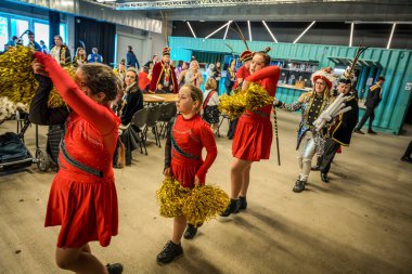 2025-03-29 Dans öğleden sonra ManeBlussers Mechelen farklı dans gruplarının dans etmeye geldiği bir etkinlik