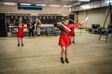 2025-03-29 Dans öğleden sonra ManeBlussers Mechelen farklı dans gruplarının dans etmeye geldiği bir etkinlik