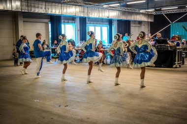 2025-03-29 Dans öğleden sonra ManeBlussers Mechelen farklı dans gruplarının dans etmeye geldiği bir etkinlik