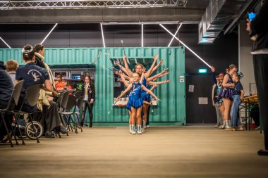 2025-03-29 Dans öğleden sonra ManeBlussers Mechelen farklı dans gruplarının dans etmeye geldiği bir etkinlik