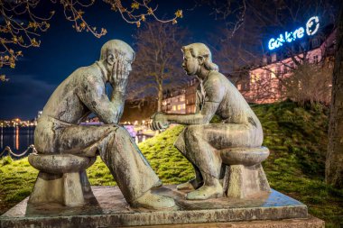 2025-04-07 kopenhagen: Karı koca heykeli