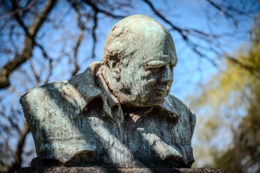 08-04-2025 Kopenhag: Bu şehirdeki pek çok heykelden biri