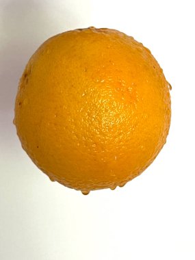 Beyaz arka planda büyük, turuncu, parlak turuncu