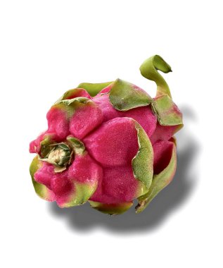 Beyaz arka planda Pitahaya egzotik meyvesi