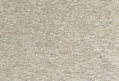 Kaba kahverengi geri dönüşümlü karton kağıdın yüksek çözünürlüklü yakın çekim görüntüsü. Görünür küçük noktalar ve ince renk değişimleriyle doğal fibröz yüzey. Çevre dostu tasarım, ambalaj modelleri ve zanaat sunumlarında kullanım için ideal
