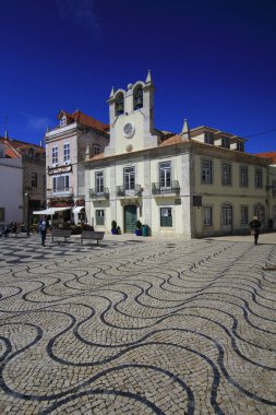 Cascais, Portekiz. Lizbon yakınlarındaki Cascais tatil beldesinin şehir manzarası. 27 Mart 2017