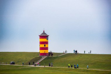 Almanya, Pilsum. Doğu Friesland 'daki Wadden Denizi' nde Pilsum 'un ünlü deniz feneri. 23 Eylül 2022