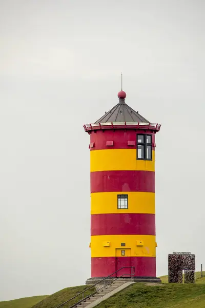 Almanya, Pilsum. Doğu Friesland 'daki Wadden Denizi' nde Pilsum 'un ünlü deniz feneri. 23 Eylül 2022