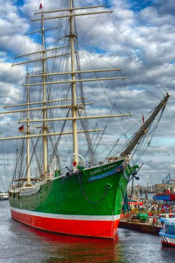 Almanya, Hamburg. Landungsbruecken 'deki tarihi gemi Rickmer Rickmers. 10 Ağustos 2013