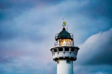 Egmond aan Zee, Hollanda. 10 Eylül 2020. Van Speijk deniz feneri, şehrin simgesi..