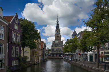 Alkmaar, Kuzey Hollanda, Hollanda. 13 Ağustos 2018. Kuzey Hollanda 'daki Hollanda şehri Alkmaar' ın merkezi