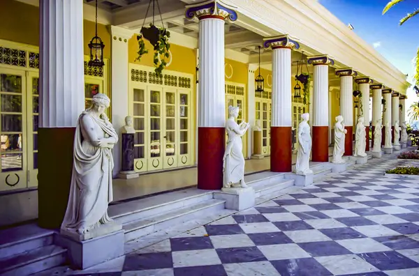 Korfu, Yunanistan. Korfu Üzerine Achilleion Antik Yunan heykelleri.