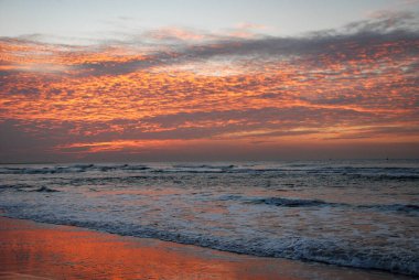 Kijkduin, Den Haag, Hollanda. 12 Kasım 2012. Günbatımında Kijkduin sahilindeki Kuzey Denizi manzarası
