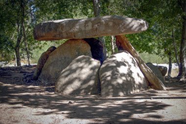 Galiçya, İspanya. DOLmen de AXEITOS 'un antik mezarlığı. Antik medeniyetin sembolü. 11 Ekim 2007