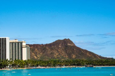 Honolulu, Waikiki, Oahu, Hawaii. Waikiki sahilinin manzarası Diamond Head manzaralı. 17 Haziran 202