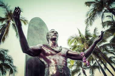 Waikiki , Honolulu, Oahu, Hawaii. Dük Kahanamoku Heykeli. 21 Haziran 2023
