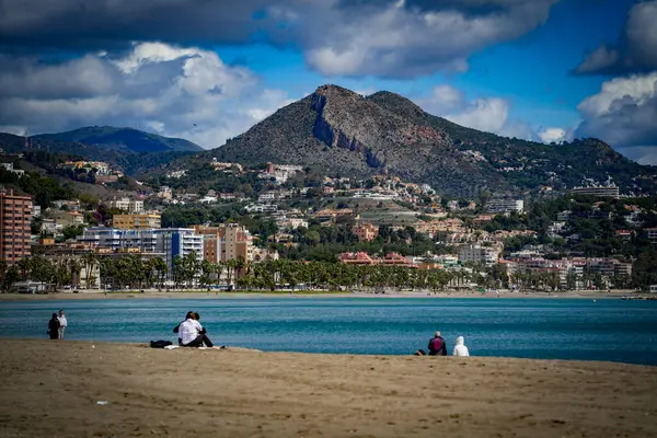 Malaga, İspanya. Malaguetta sahilinin panoramik sahnesi. 26 Mart 2024
