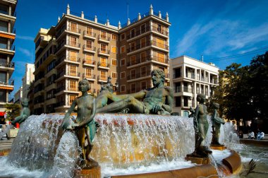 İspanya, Valencia. Plaza de la Virgen 'deki çeşme. 16 Aralık 2007