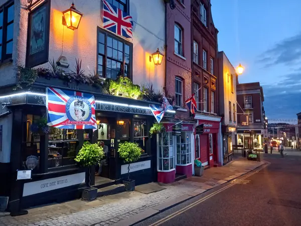 stock image Windsor, United Kingdom. Street scene with pub from outside at dusk in Windsor.June 13 2022