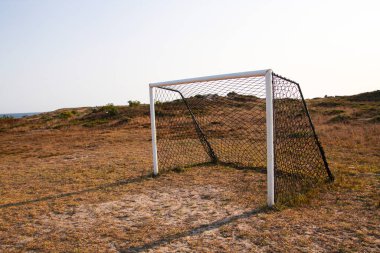 Ölüm Kıyısı 'nda terk edilmiş bir futbol sahası. Larino, Galiçya, Spai