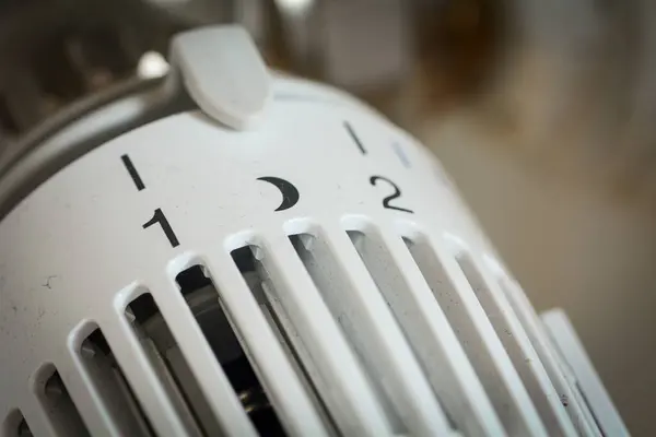 Isıtma termostatının yakın plan ayrıntıları