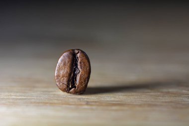 İnsansız bir kahve çekirdeğinin basit bir yakın çekimi..