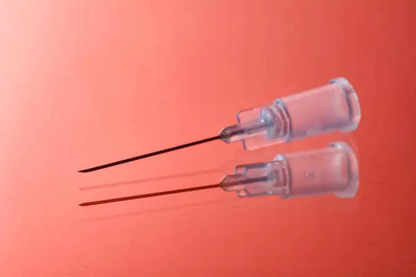 Tıbbi enjeksiyon iğnesinin konsept fotoğrafı