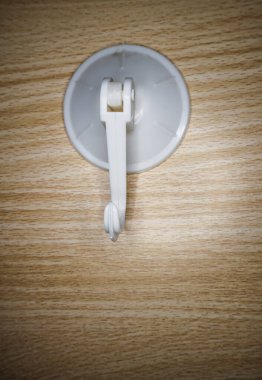 Kancalı plastik bir vakum kabının nesne fotoğrafı.