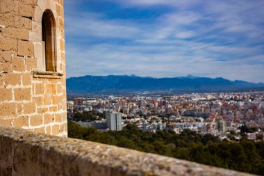 Palma de Mallorca, Balear Adaları, İspanya. Palma de Mallorca yakınlarındaki Belvedere Kalesi 'ni gezmek. 27 Mart 2016