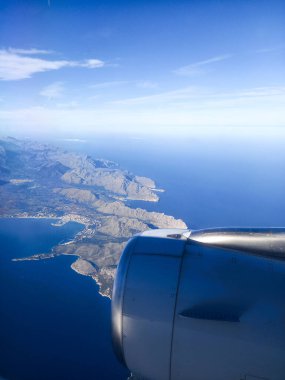 Mallorca, İspanya. Bir uçakla Mallorca 'ya iniş sırasında hava görüntüsü
