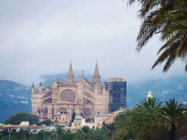 Mallorca, İspanya. Palma de Mallorca 'daki ünlü La Seu Katedrali' nin mimarisi. 26 Aralık 2009