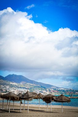 Fuengirola, Endülüs, Costa de Sol, İspanya. Fuengirola 'dan şehir manzarası. 11 Mart 2025