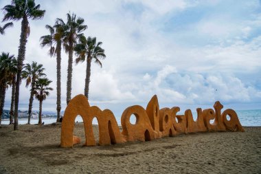 Malaga, Endülüs, Costa de Sol, İspanya. Malaga 'daki Malagueta sahilinden bir sahne. 7 Mart 2025