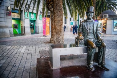 Malaga, Endülüs, Costa de Sol, İspanya. Malaga 'da Danimarkalı şair ve yazar Hans Christian Andersen' in heykeli. 15 Mart 2025