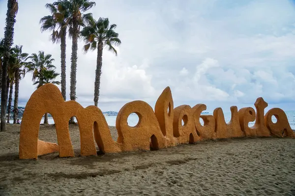 Malaga, Endülüs, Costa de Sol, İspanya. Malaga 'daki Malagueta sahilinden bir sahne. 7 Mart 2025