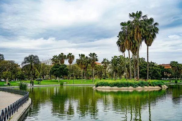 Malaga, Endülüs, Costa de Sol, İspanya. Huelin 'e park et. 12 Mart 2025