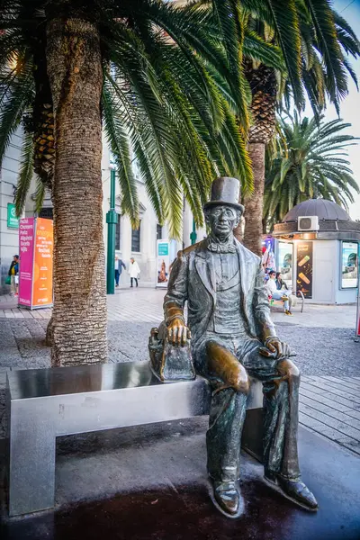 Malaga, Endülüs, Costa de Sol, İspanya. Malaga 'da Danimarkalı şair ve yazar Hans Christian Andersen' in heykeli. 15 Mart 2025