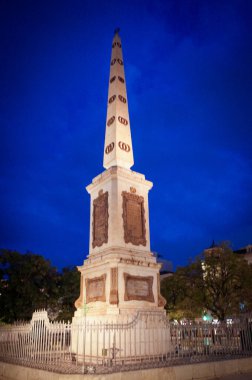 Malaga, Endülüs, Costa de Sol, İspanya. Malaga City 'den şehir manzarası. Merced Meydanı. Obelisk.7 Mart 2025