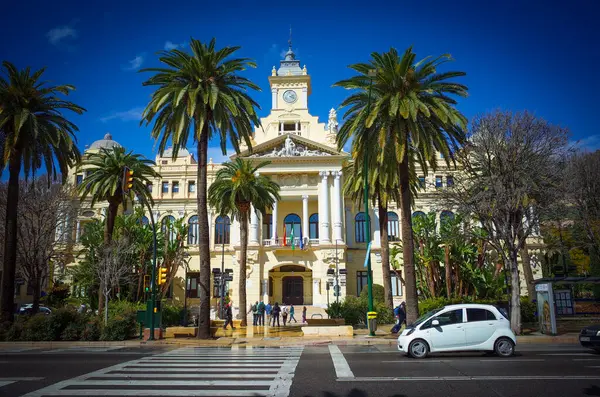 Malaga, Endülüs, Costa de Sol, İspanya. Paseo del Parque 'da. Belediye binası. 9 Mart 2025