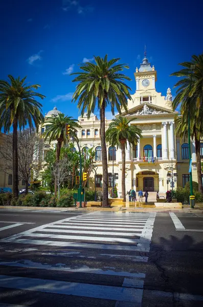 Malaga, Endülüs, Costa de Sol, İspanya. Paseo del Parque 'da. Belediye binası. 9 Mart 2025