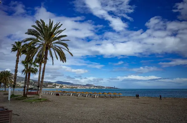 Malaga, Endülüs, Costa de Sol, İspanya. Malaga 'daki Malagueta sahilinden bir sahne. 9 Mart 2025