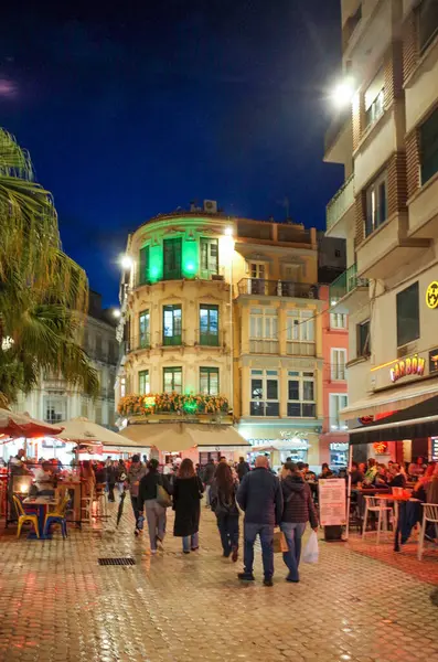 Malaga, Endülüs, Costa de Sol, İspanya. Malaga City 'den şehir manzarası. Geceleri yayalara özgü bir bölge. 10 Mart 2025