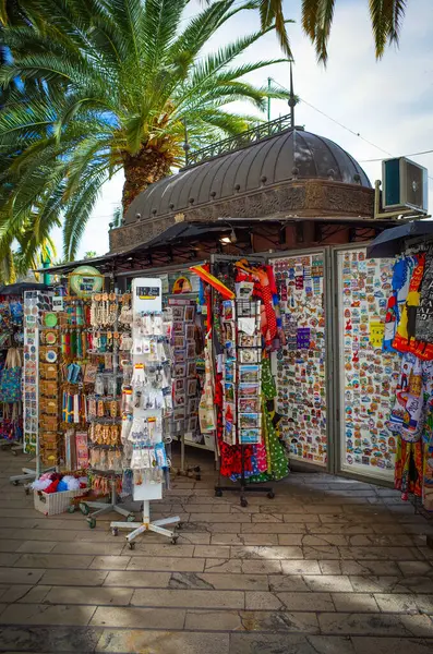 Malaga, Endülüs, Costa de Sol, İspanya. Malaga 'da tipik bir sokak büfesi, 16 Mart 2025