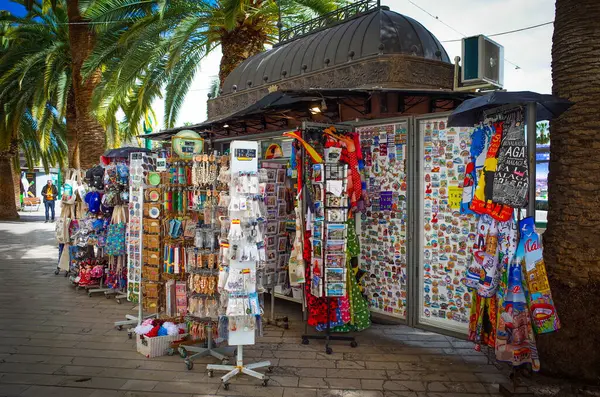 Malaga, Endülüs, Costa de Sol, İspanya. Malaga 'da tipik bir sokak büfesi, 16 Mart 2025