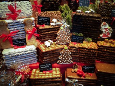 Aachen, Kuzey Ren-Vestfalya, Almanya. Aachen 'daki ünlü Noel pazarında tipik bir Alman noel pastası. Aralık 02, 2009