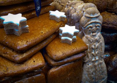 Aachen, Kuzey Ren-Vestfalya, Almanya. Aachen 'daki ünlü Noel pazarında tipik bir Alman noel pastası. Aralık 02, 2009