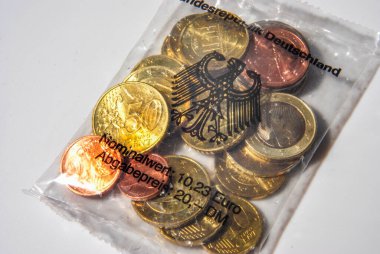 Almanya. Euro, Deutschmark 'tan Euro' ya para transferi için hazır. 30 Aralık 2007