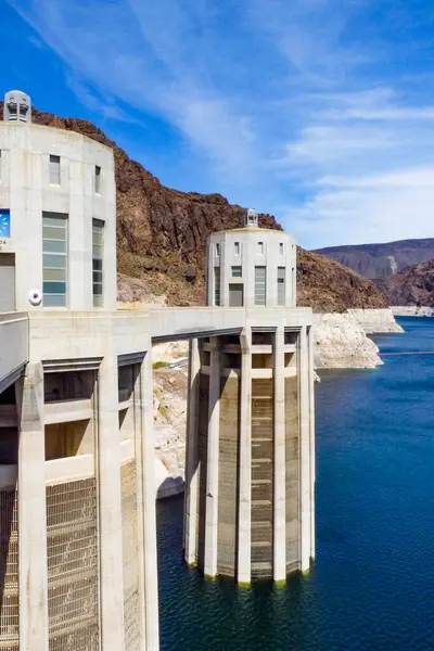 Nevada, ABD. Hoover Barajı Nevada ve Arizona arasındaki sınırda, Las Vegas yakınlarında. Amerikan mühendisliğinin, altyapının ve su idaresinin TA sembolü. Seyahat, turizm, mimari ve çevre konuları için ideal.