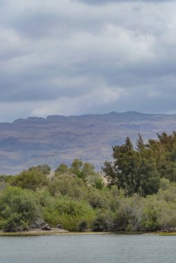 Maspalomalar, Gran Canaria, İspanya. Üstü kapalı gökyüzü altında Maspalomların kum tepeleri. Eşsiz çöl manzarası. Ünlü doğal manzara. 10 Haziran 2011