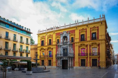 Malaga, Endülüs, Costa de Sol, İspanya. 19 Mart 2025. Malaga City 'den katedraldeki Palacio Episcopal manzaralı şehir manzarası. Tanınabilir kişiler dijital olarak kaldırıldı